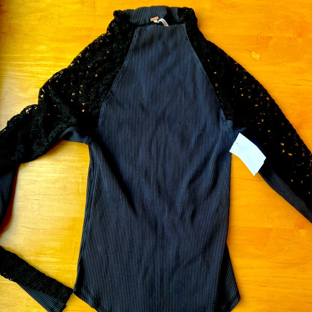 Free People mock turtleneck Size medium
